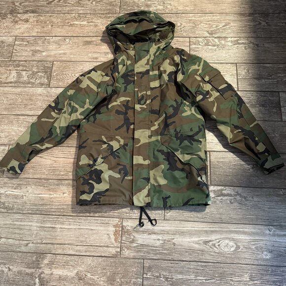 US Military Jacket Woodland Camo Cold Weather Parka Hood Medium Long - Picture 2 of 10